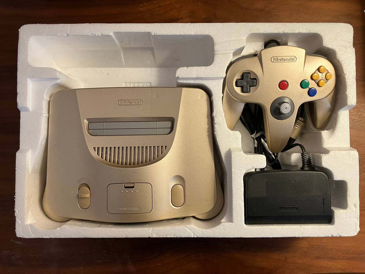 NINTENDO 64 GOLD MODEL